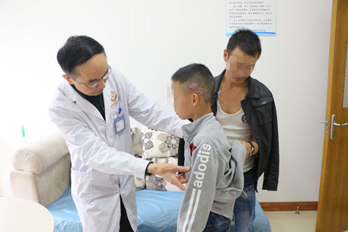 又到一年开学季 别让白斑击垮孩子