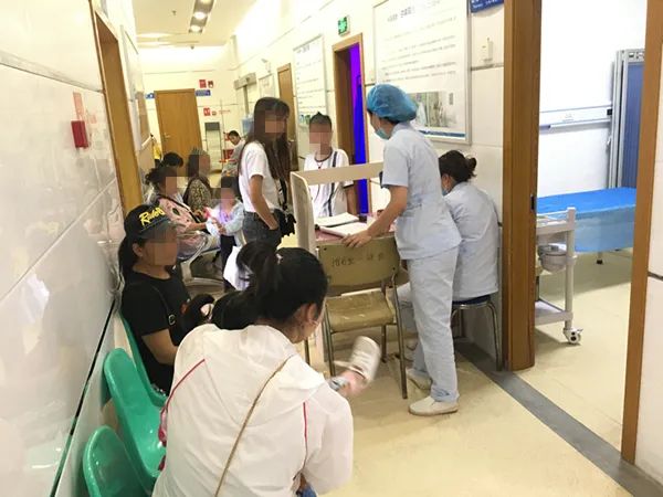 清晰毕业礼安全祛白100分 青少年暑期专属诊疗体系